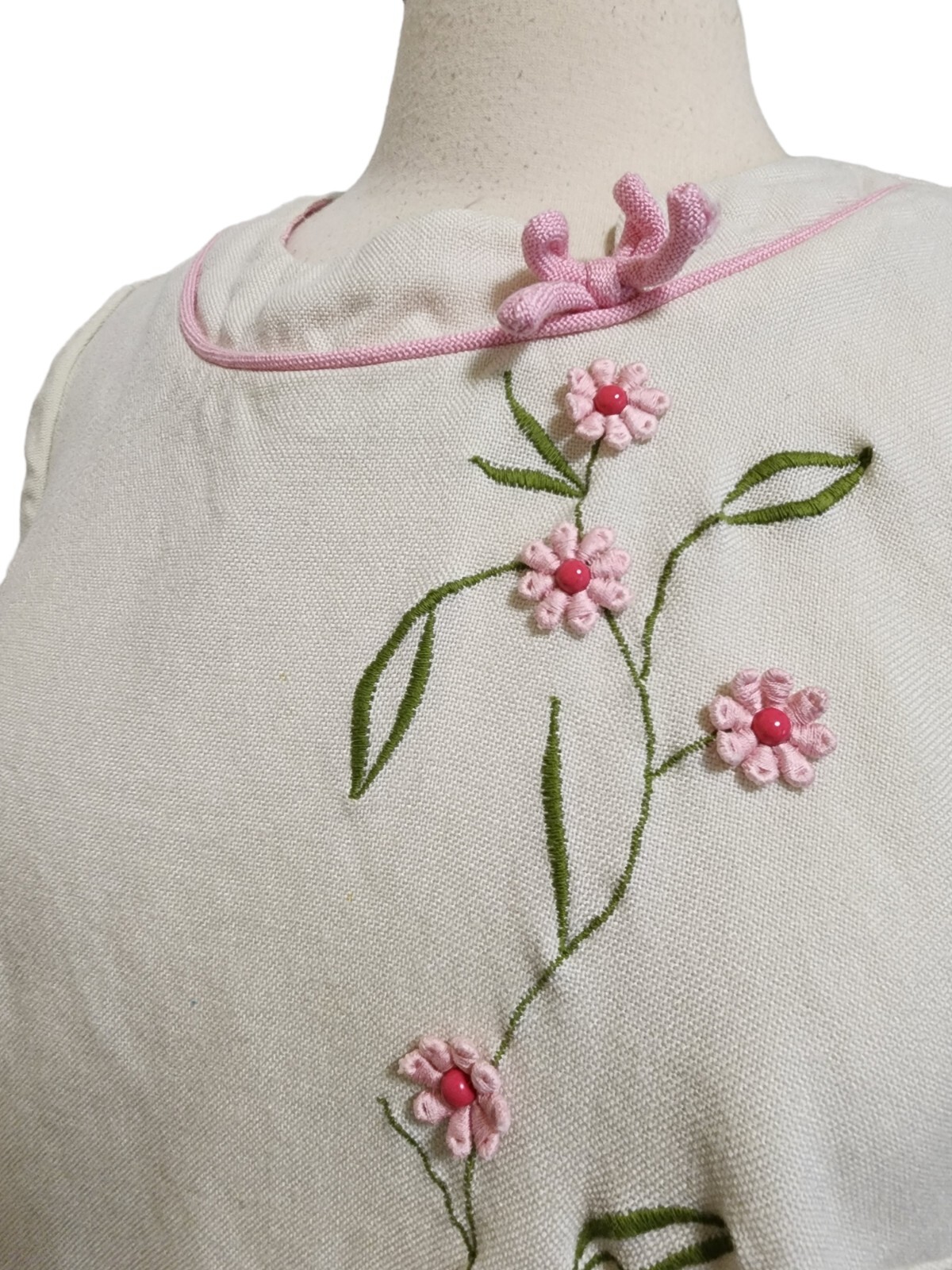 1950s  60s Vintage Women's Shift Dress Embroidered Flowers Off White thumbnail 2