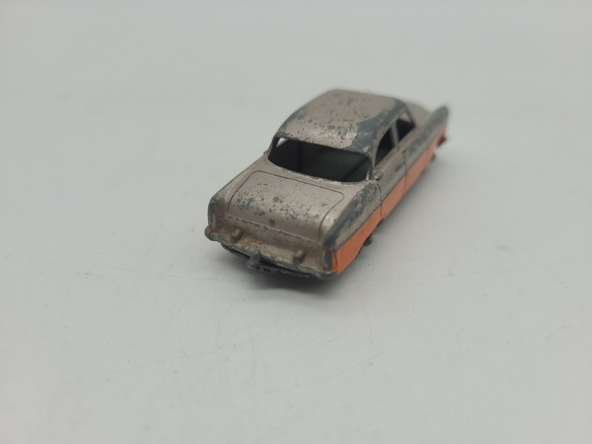 Vintage MATCHBOX LESNEY No. 33a Ford Zodiac 1957 SPW Diecast Toy