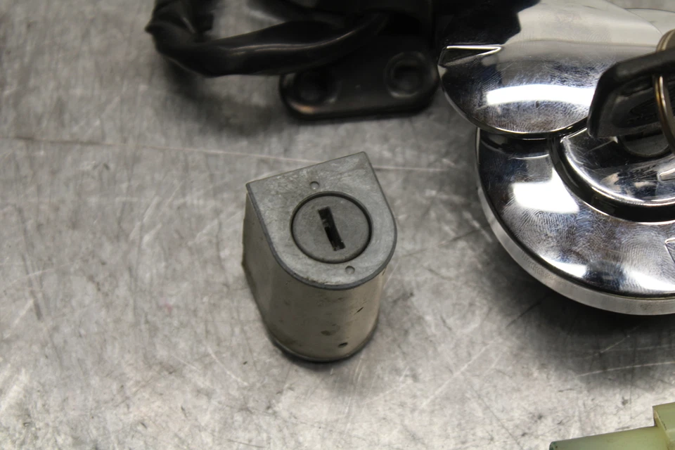 10-13 HONDA SHADOW RS 750 VT750RS IGNITION LOCK KEY SET W/ GAS CAP BB718 - Image 2 of 4