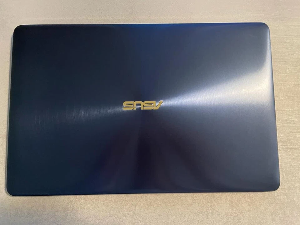 Asus Zenbook 3 Deluxe UX490 - Imagen 2 de 4