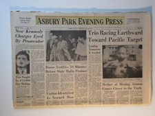 ASTRONAUTS APOLLO 11 RACING TO EARTH Asbury Park Evening Press NEWSPAPER 1969 ASTRONAUTS APOLLO 11 RACING TO EARTH Asbury Park Evening Press NEWSPAPER 1969