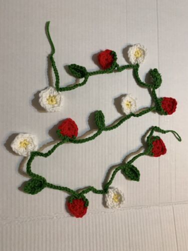 Strawberry Patch Garland New Handmade Crochet About 60" Long - Picture 1 of 6