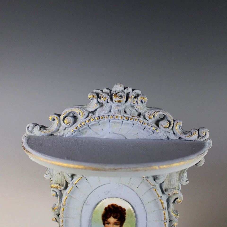 Par de estantes antiguos de exhibición de pintura Chippy, apliques con miniaturas Foto 4 de 4