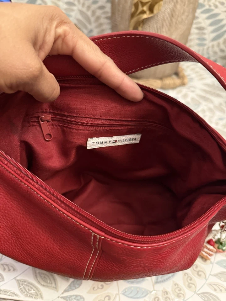 Tommy Hilfiger Pequeño Bolso de Mano de Cuero Rojo Asa Superior Cierre de Cremallera Foto 4 de 4