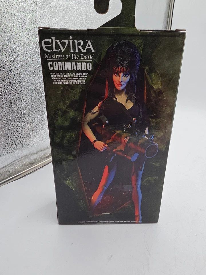 Figura de acción ELVIRA MISTRESS OF THE DARK "COMMANDO" TOTALMENTE NUEVA  Foto 4 de 4