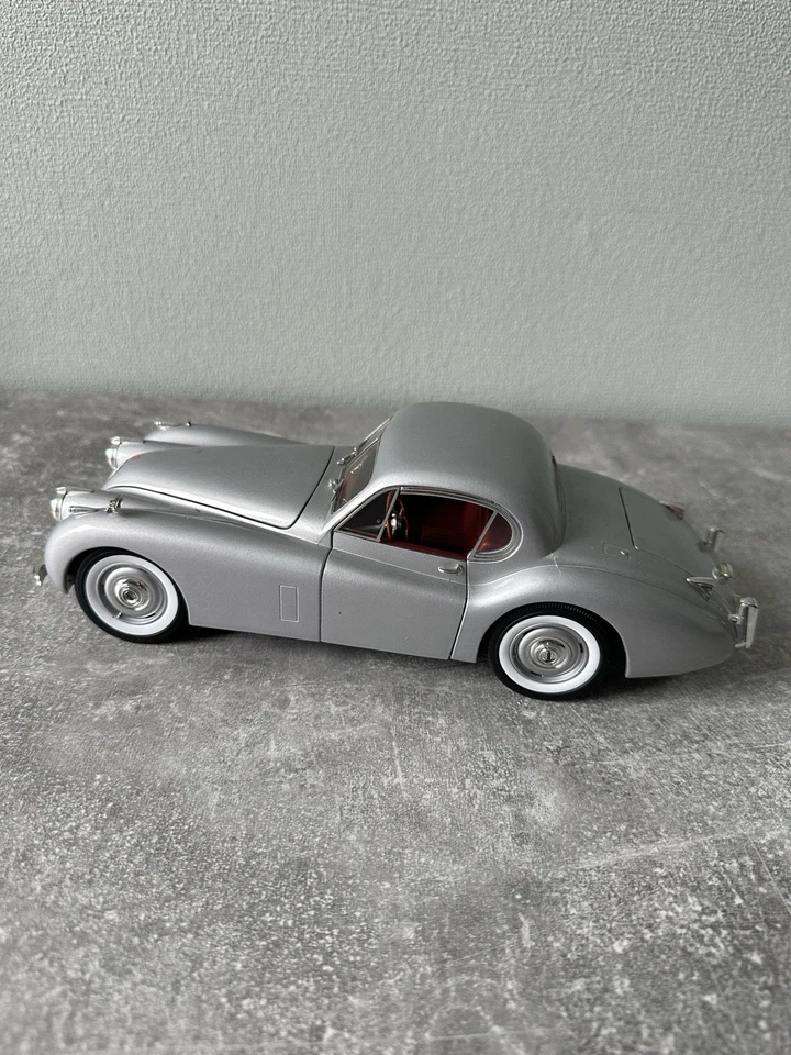 Signature Jaguar XK120 Modellauto 1:18 - Bild 4 von 4