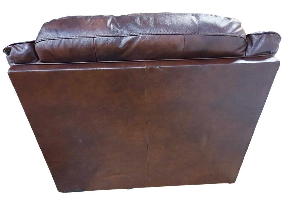 Silla realmente cómoda de cuero marrón de Ashley Foto 4 de 4
