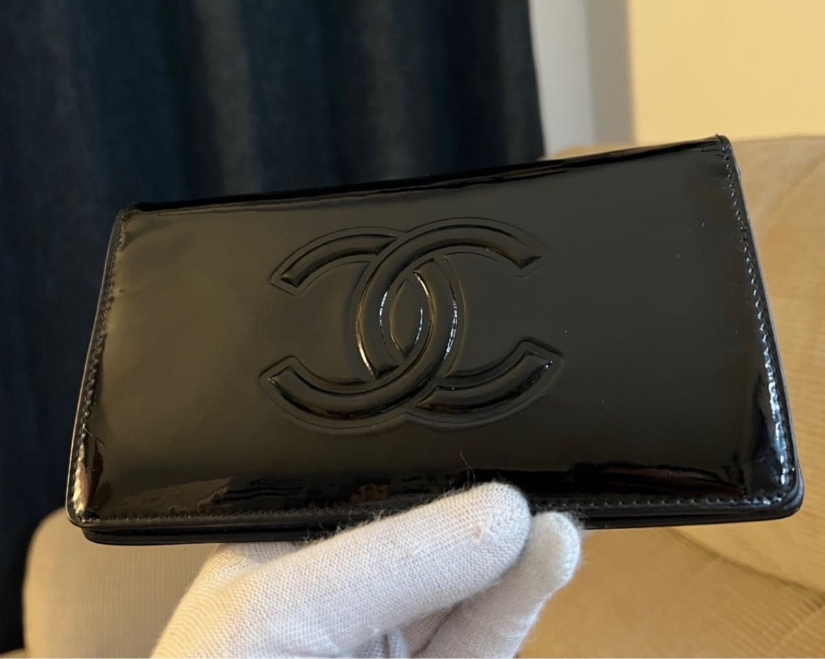 CHANEL Black Camellia Enamel Bi-Fold Long Wallet IJ755220