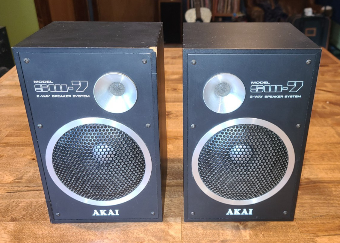 AKAI SW-7 2 Way Speaker System Bookshelf Speakers Pair Vintage Japan Black