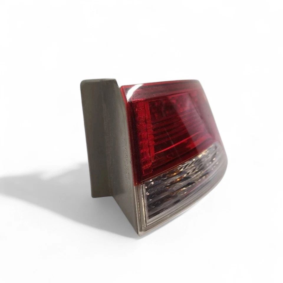 2010-2013 KIA FORTE KOUP Right Passenger Taillight - Quarter Panel Mounted OEM - Image 3 of 4