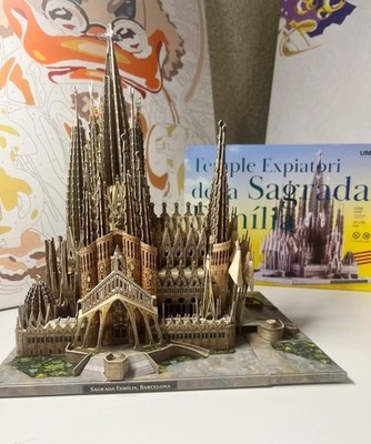 3D Sagrada Família. Umbum. Cardboard constructor. Smart paper.
