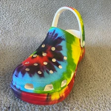 Crocs Platform Shoes Women 8 Tie Dye Slip On Clogs Outdoors Comfort Rainbow Pool