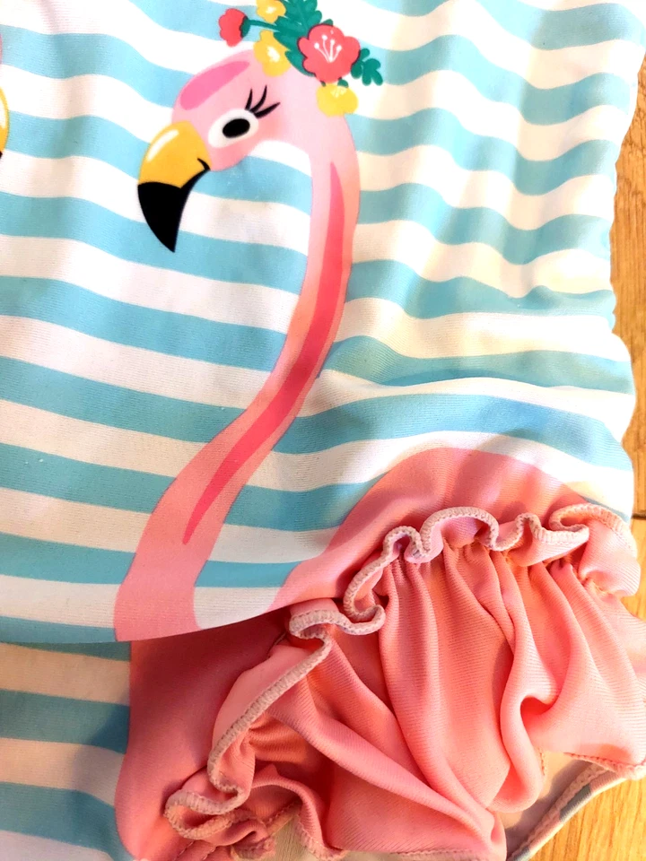 Badeanzug Mädchen/süßer 🦩Einteiler mit Rüschen, Gr.122/128, wie neu - Bild 3 von 4