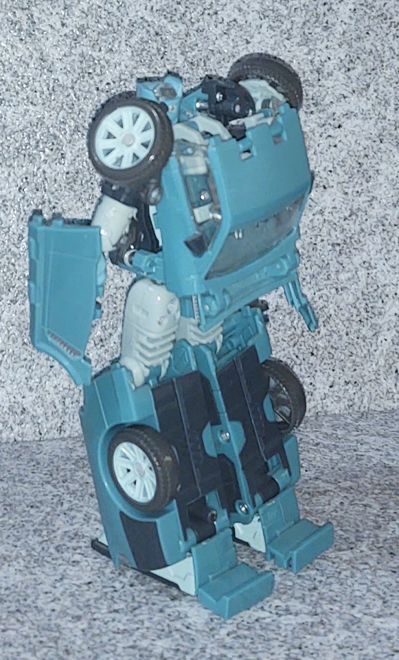 Transformers Autobots Heroes Platinum Edition SEARGENT KUP Deluxe Action Figure - Image 4 of 4