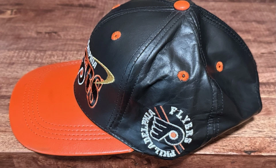 De colección Philadelphia Flyers NHL Hockey Correa Trasera Sombrero Gorra Cuero Negro Foto 2 de 4