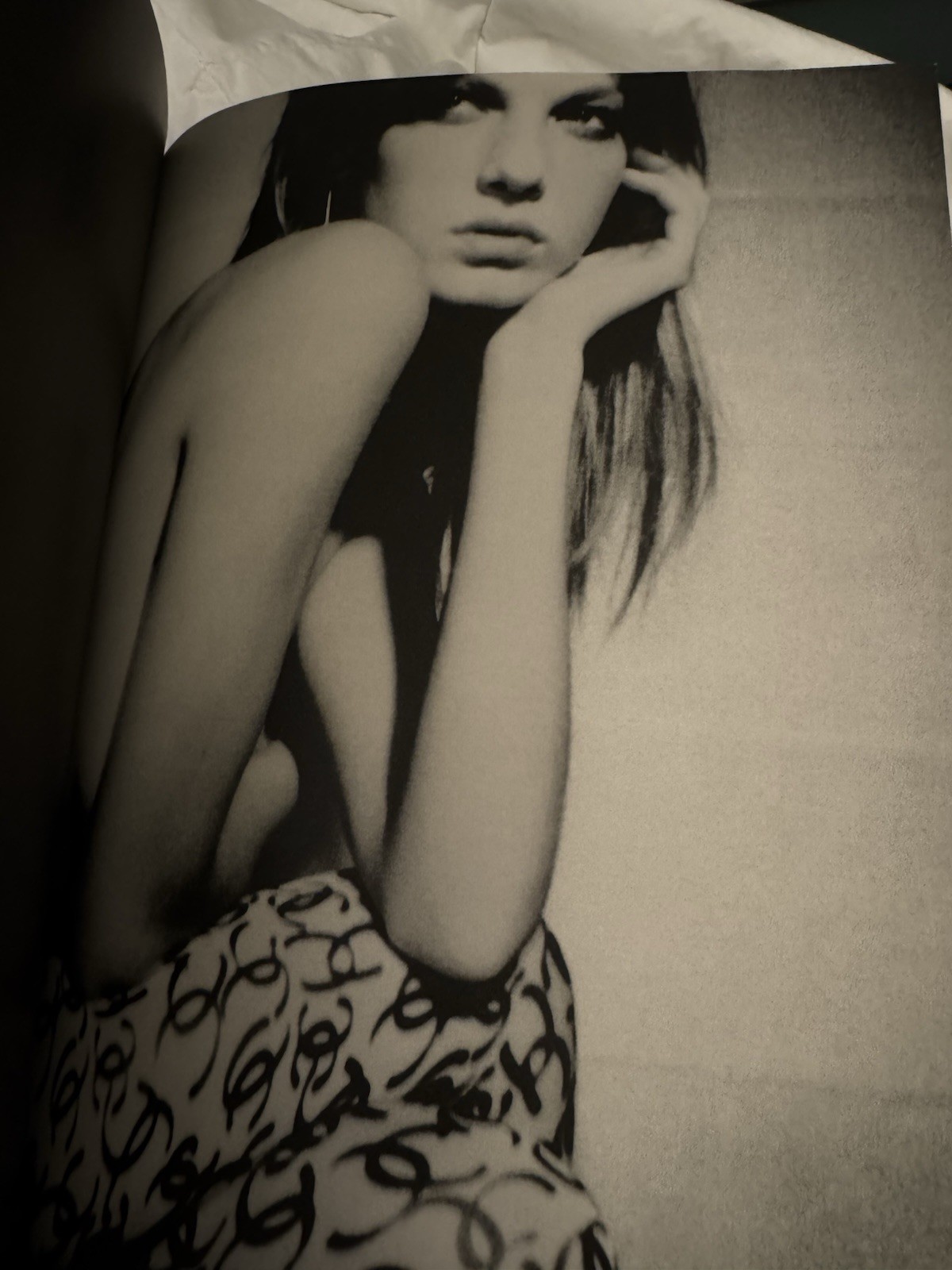 Chanel Lookbook Fall/Winter 2000 model Angela Lindvall Karl Lagerfeld thumbnail 24