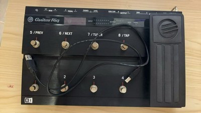 Native Instruments Rig Kontrol Guitar Preamplifier & Foot Controller for Guitar