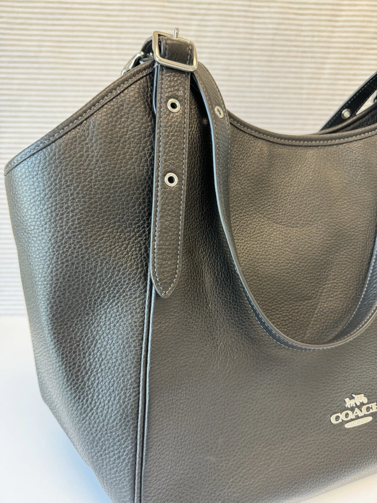 Borsa a tracolla ""Prato"" nuova con etichette Coach CM074 in pelle ciottolata nera