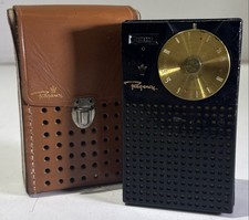 VINTAGE REGENCY PORTABLE AM TRANSISTOR RADIO TESTED TO POWER ON