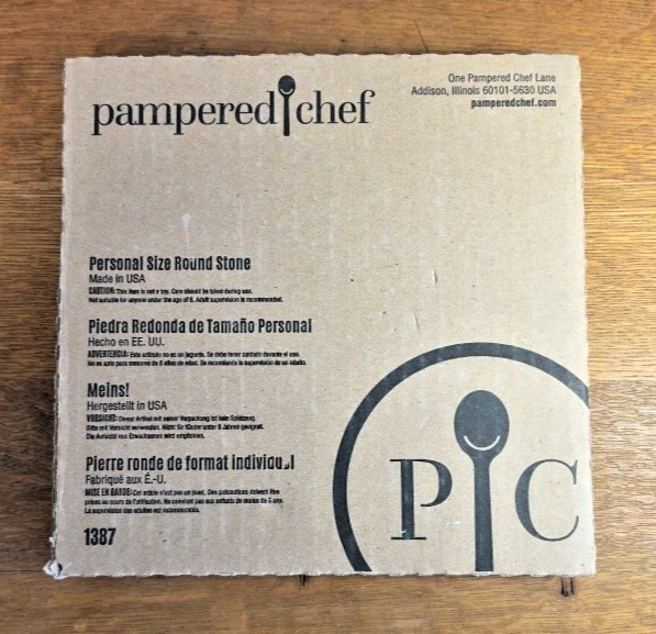 NEW IN BOX Pampered Chef # 1387 Personal Size Pizza Stone Round Stoneware