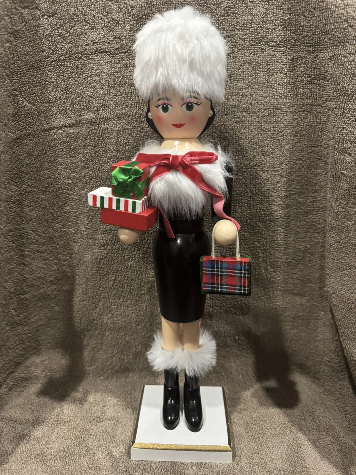 Nutcracker Shopping Girl Woman 14" Holiday Decor New
Opens in a new window or tab
