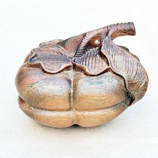 YZ300 - 4.8 X 5.7 X 4.5 CM Green Sandalwood Carved Figurine - Persimmon
