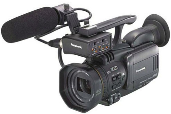 PANASONIC AG-DVC30 PROFESSIONAL CAMCORDER MINI DV VIDEO CAMERA