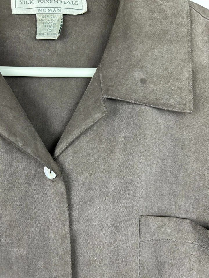 Camisa con botones Silk Essentials para mujer 2X gris 100 % seda con bolsillo y manga larga Foto 3 de 4