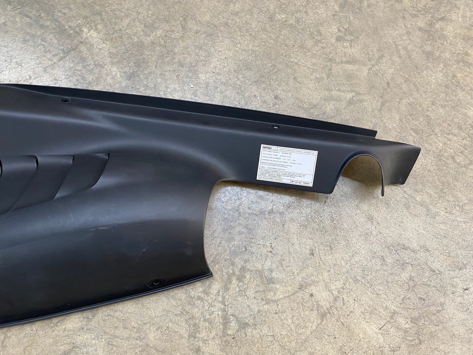 GENUINE FERRARI 488 GTB PASSENGER REAR ENGINE BAY COVER PANEL TRIM VENT 86258400