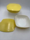 Pair Vtg PYREX Yellow Square Hostess Bowls + Lids 1950 525B 2.5Qt Beautiful Cond