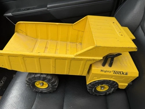 VINTAGE 1970s TONKA PRESSED STEEL TRUCK—975 XMB DUMP TRUCK—RARE—GREAT CONDITION