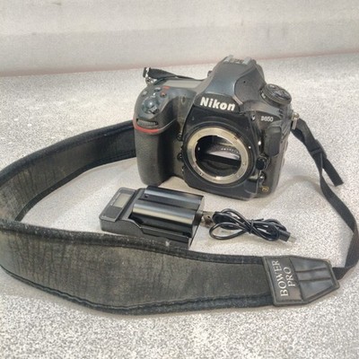 Nikon D850 45.7MP BODY ONLY With Battery + Charger - Good Condition