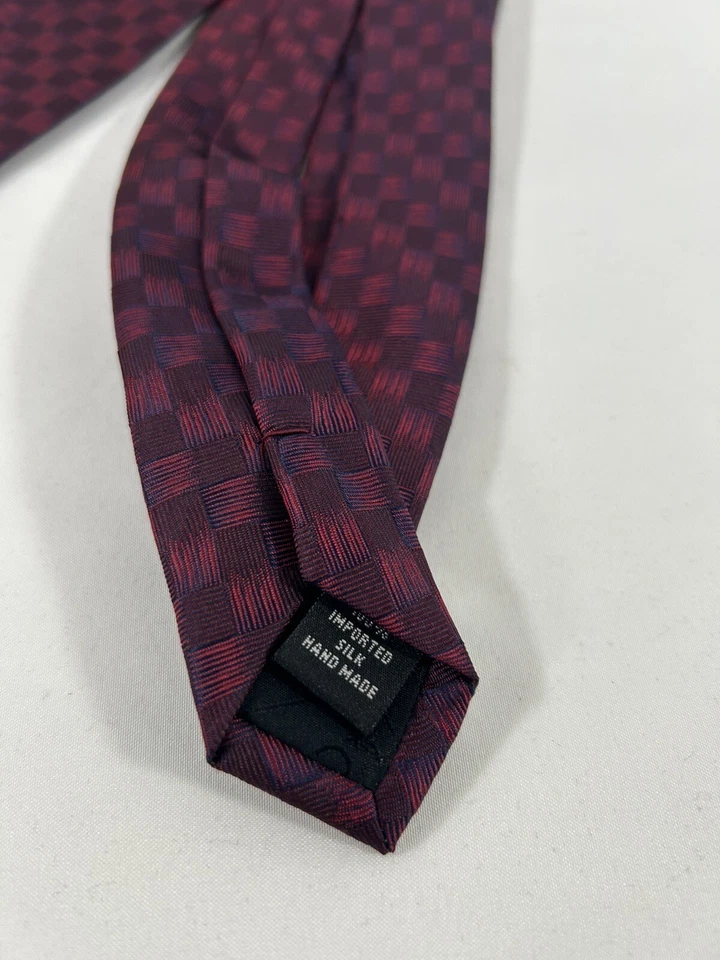 Kenneth Cole 100% Silk Hand Made Iridescent Blue/ Red Neck Tie Men’s 56 x 3.75 - Image 3 of 4