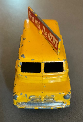 Lesney England Matchbox No. 42 Bedford Evening News Van Yellow Gray Wheel - Picture 4 of 7