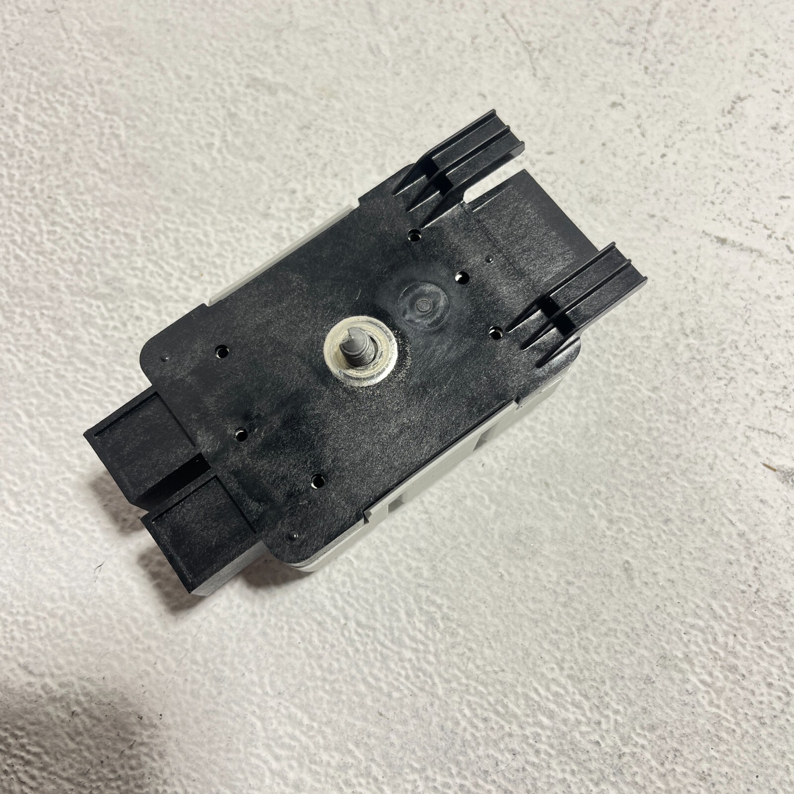 VOLKSWAGEN ATLAS 2018-2024 RADIO ANTENNA AMPLIFIER NOISE SUPPRESSOR FILTER OEM