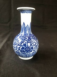Antique Chinese Porcelain Kangxi small blue white vase 10 cm