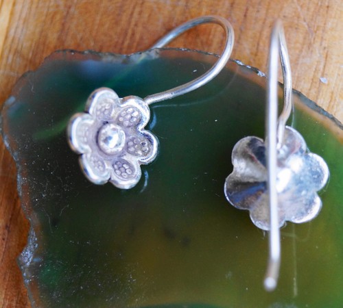 Klein Modern Ohrhänger 2,5 x 1 cm Silber Blüte Ø 1 cm Ohrringe Glänzend Floral - Bild 5 von 6