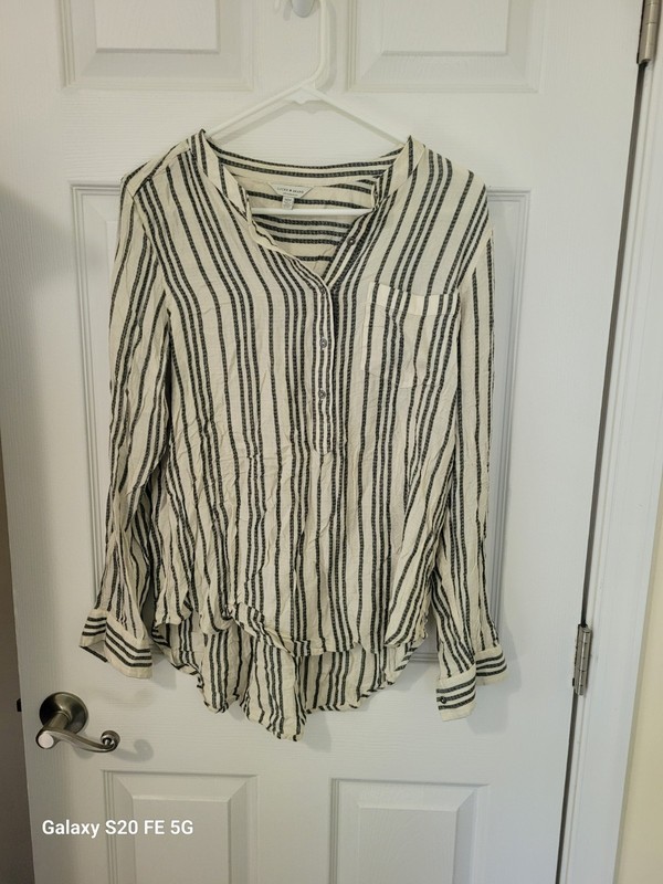 ladies size medium long sleeve button up shirt