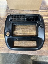 Radio bisel Ford Ranger 1995-2006 F67B-1004302-AW 4x2 con rejillas de ventilación 12V negro