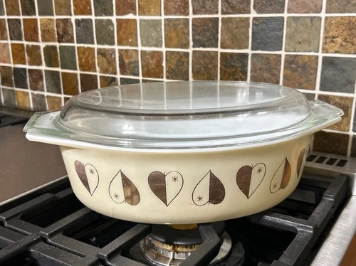 2.5 Qt Pyrex Golden Hearts Deluxe Casserole Dish with Lid #045