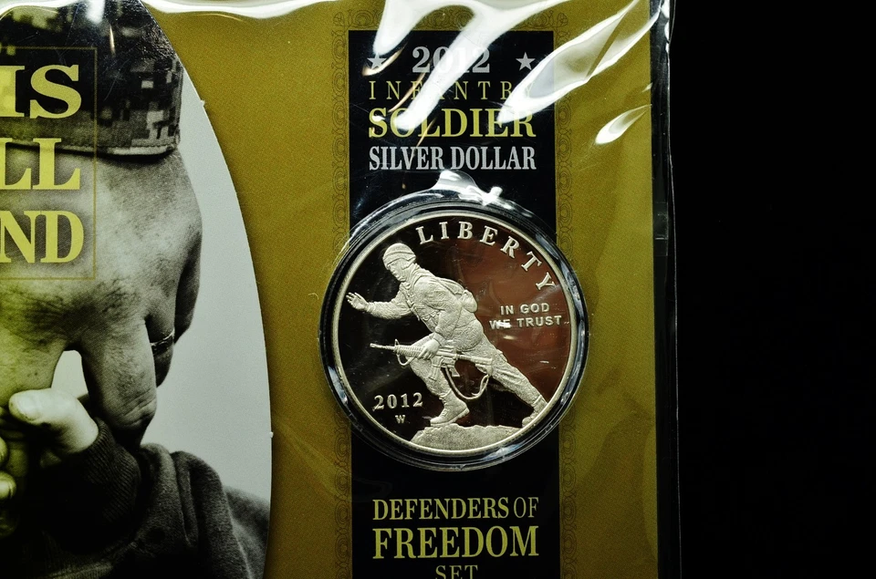 2012-W Defenders of Freedom Set Infantry Soldier Silver Dollar & Dog Tag -OGP - Image 3 of 4