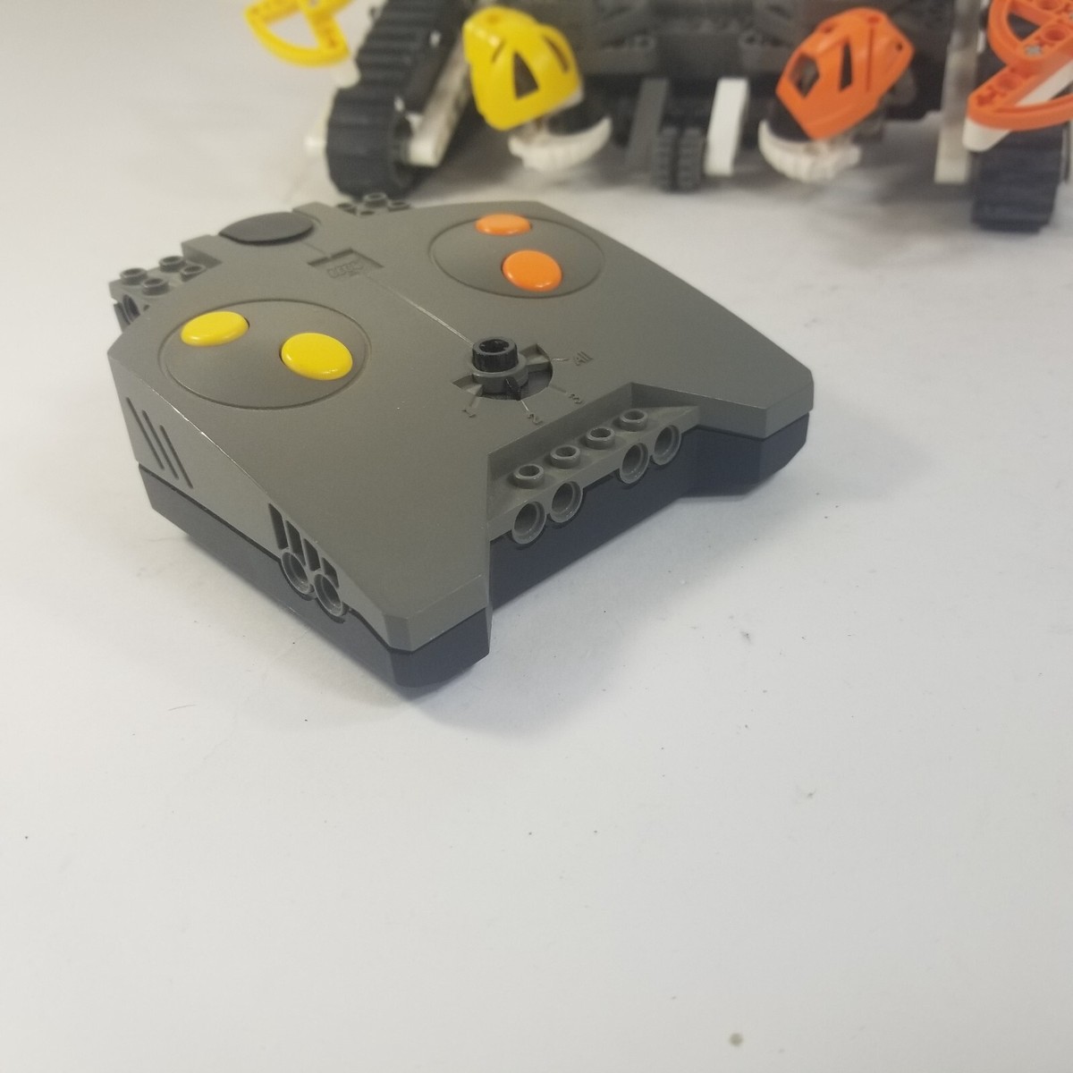 LEGO Bionicle: Manas 8539 (2001) One White set with One Remote