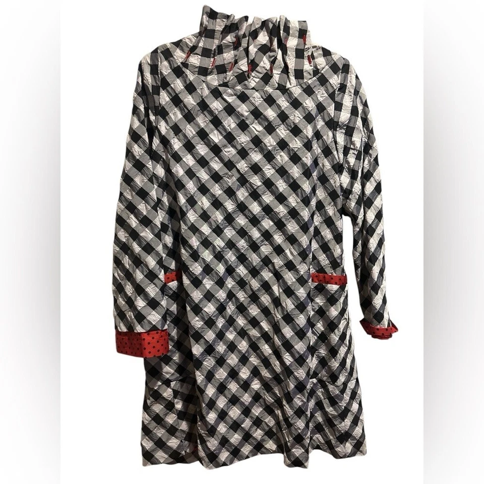 Una gabardina REN New York blanco y negro a cuadros costuras rojas botón grande Foto 2 de 4