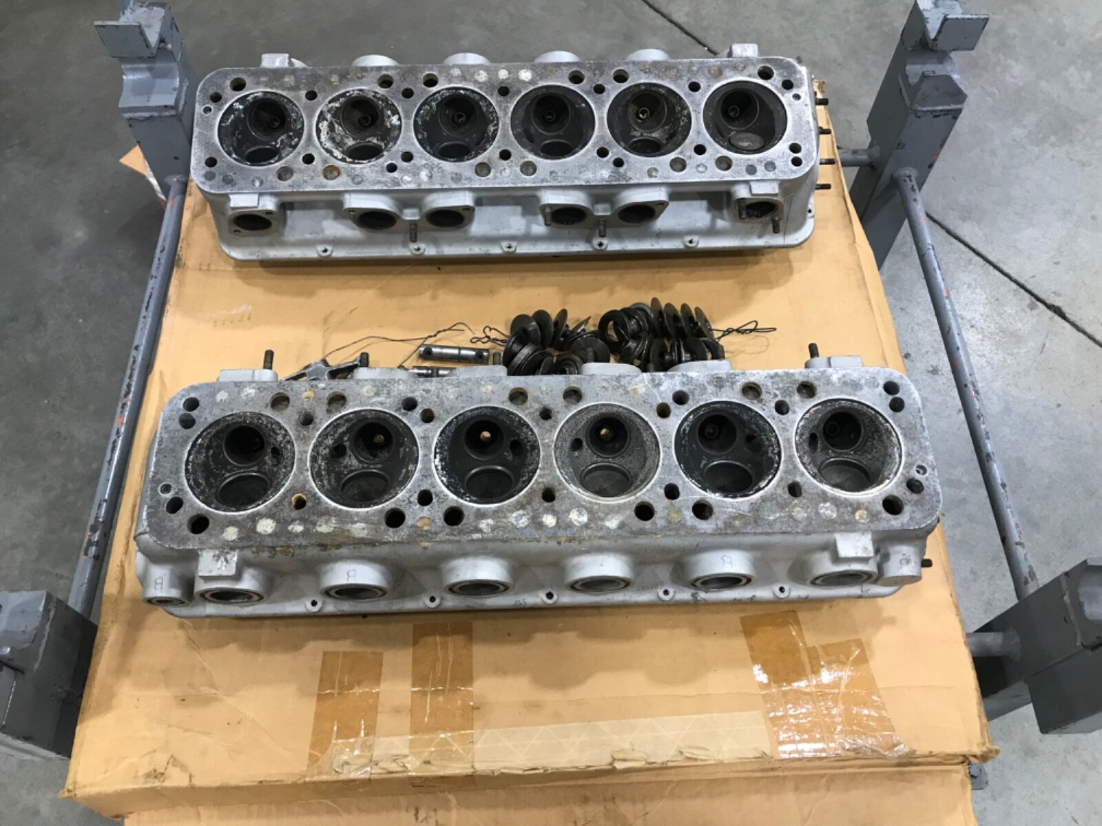 Ferrari 275 2 cam cylinder heads #160174