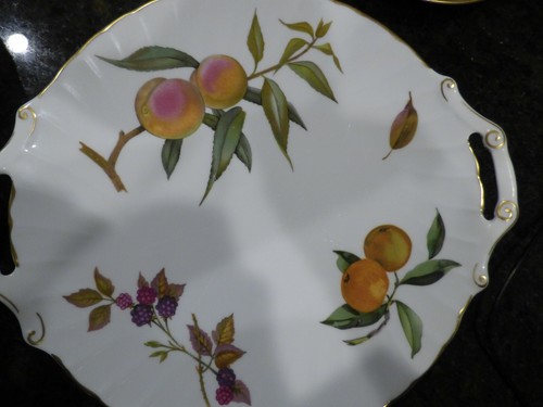 Royal Worcester Evesham Gold Trim 12" Scalloped Handled Fancy Cake/Platter mint - Picture 8 of 12