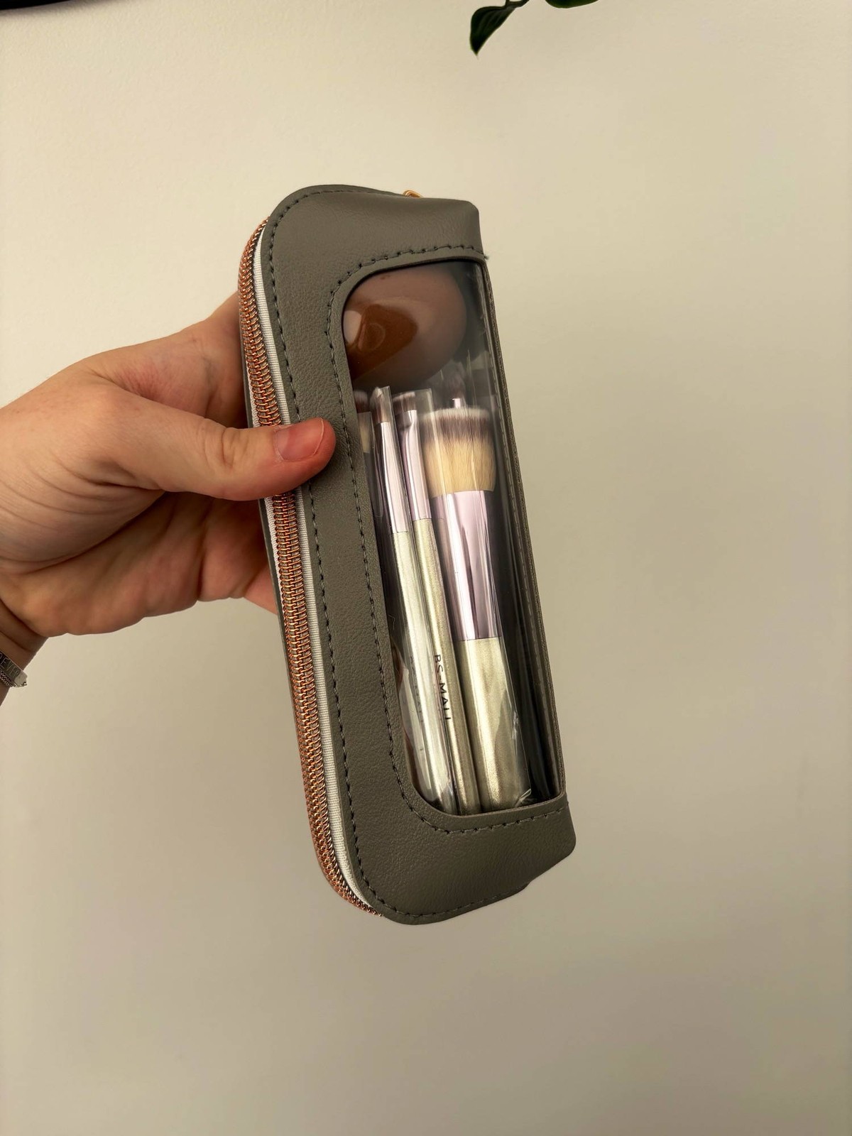 Professional Makeup Brush Set with Travel Case & Sponge image 2
