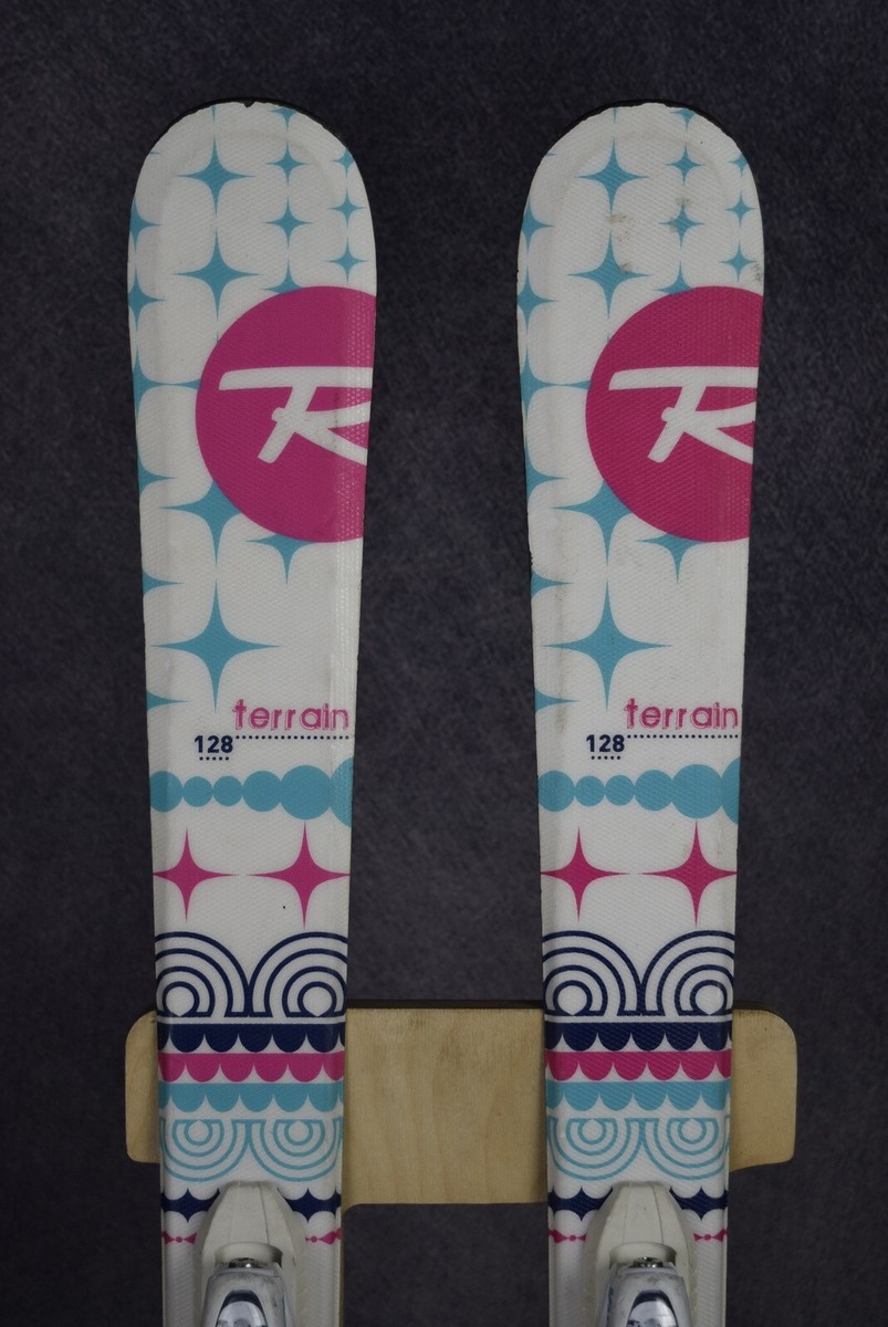 ROSSIGNOL TERRAIN JUNIOR SKIS SIZE 128 CM WITH ROSSIGNOL BINDINGS