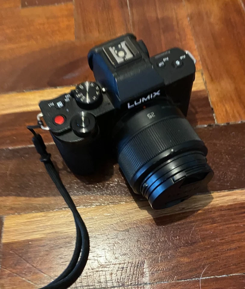 Panasonic LUMIX DC-G110 20,3MP Spiegellose Systemkamera Mit G-25mm Objektiv F1.7, Foto 2 von 5