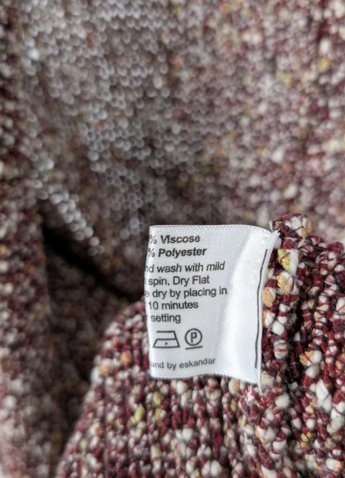 Cárdigan de punto poncho suave carmesí tejido telar Eskandar Scotland OS Foto 2 de 4