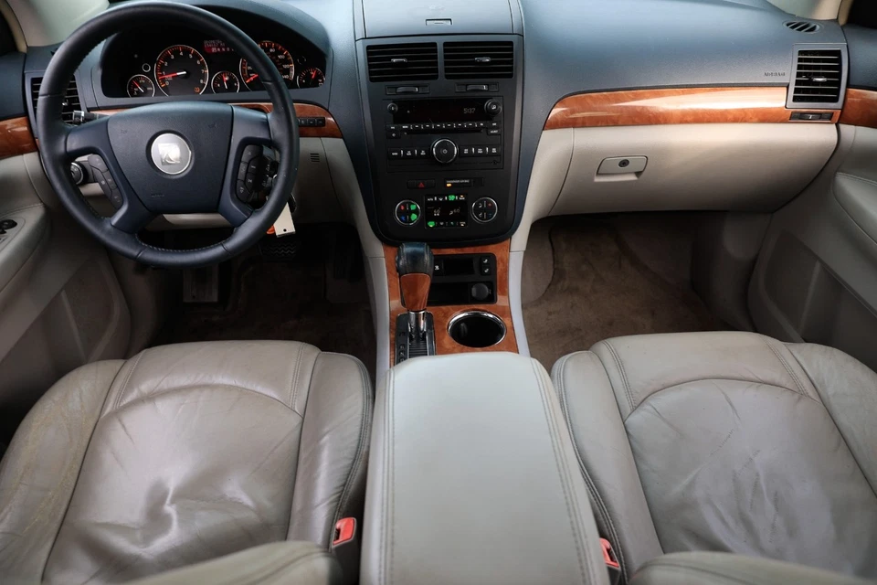 2009 Saturn Outlook XR - Image 2 of 4